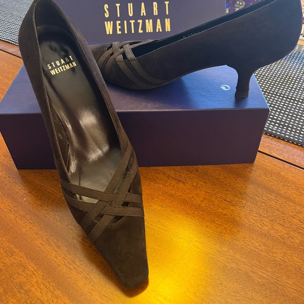 STUART WEITZMAN "Stretch Limo" Dark Brown Suede Kitten Heels Size 6